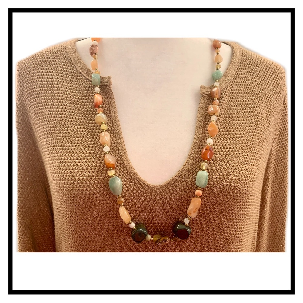 🆕 Hand crafted beaded necklace